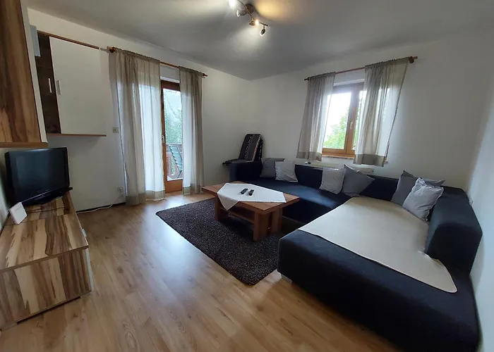Ferienappartment Hoelzl شقة *